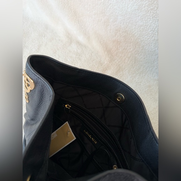 Michael Kors Brooke Med. Bucket Messenger Bag w/ gold chain - Picture 5 of 7